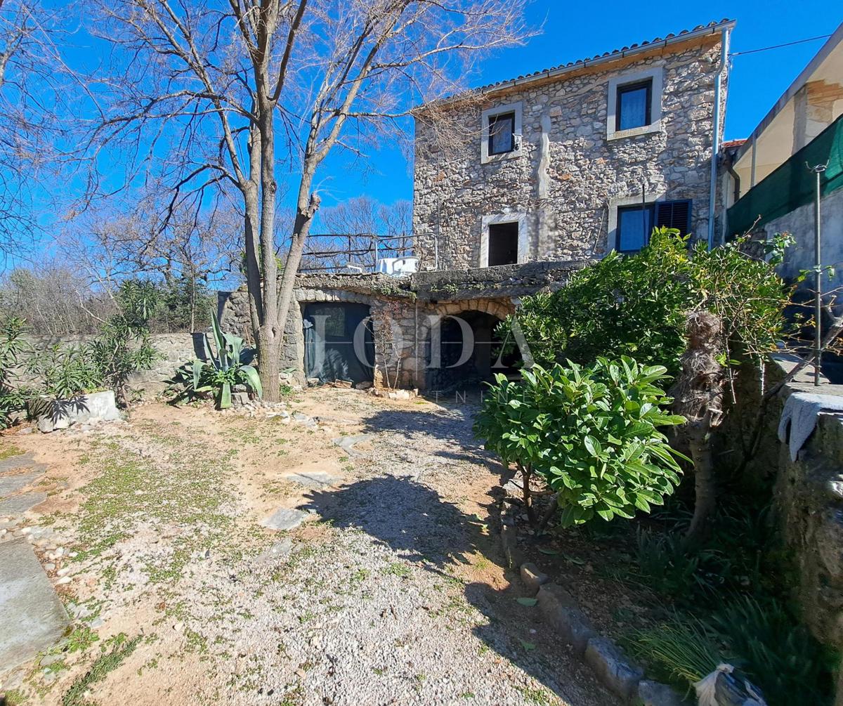 Isola di Krk – casa in pietra da ristrutturare