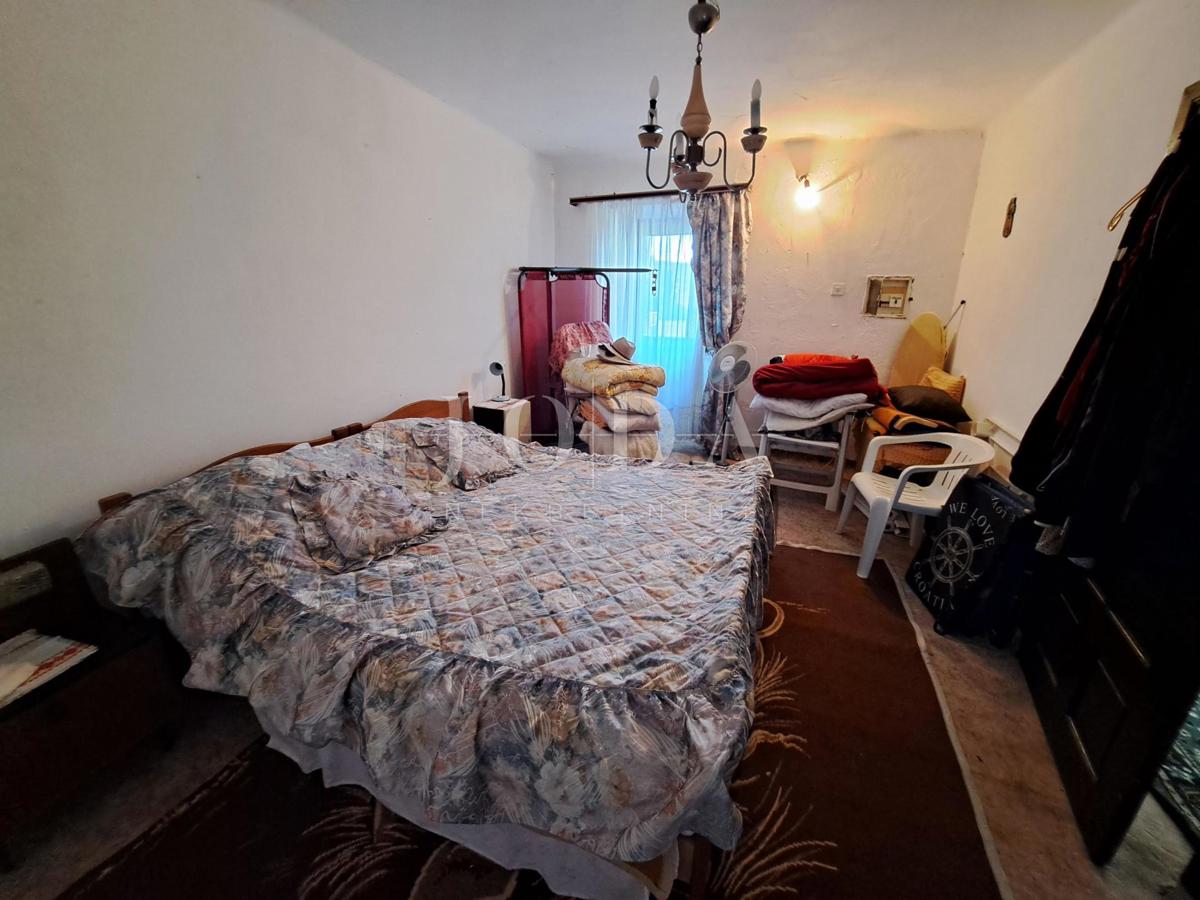 Isola di Krk – casa in pietra da ristrutturare