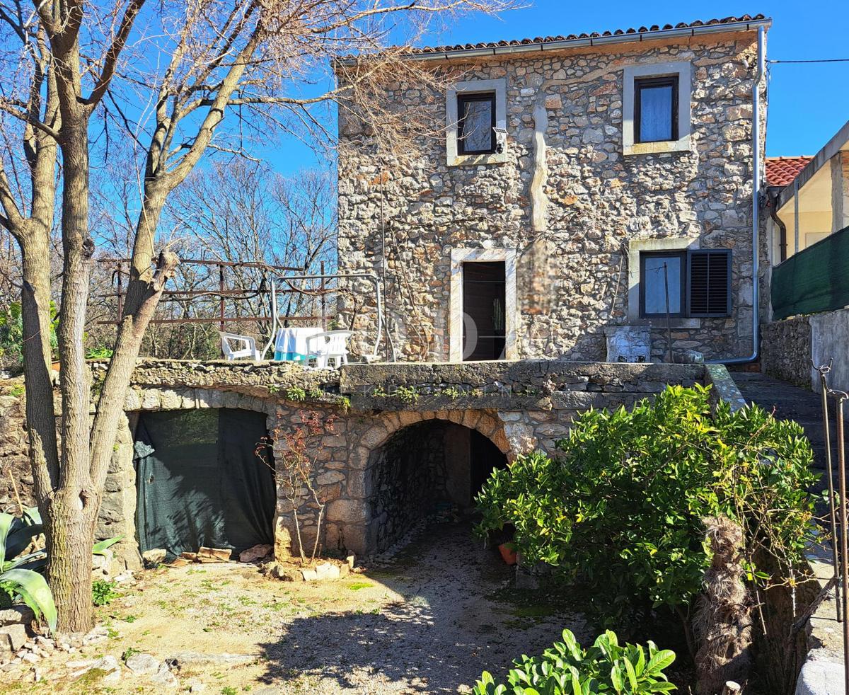 Isola di Krk – casa in pietra da ristrutturare