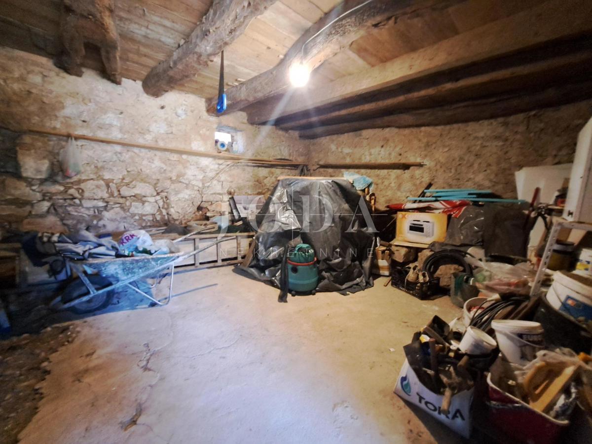 Isola di Krk – casa in pietra da ristrutturare