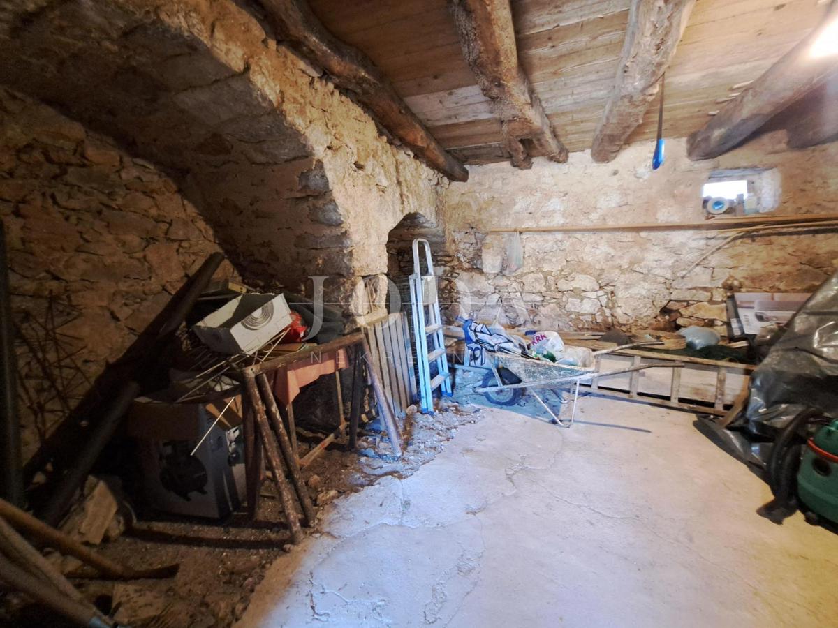 Isola di Krk – casa in pietra da ristrutturare