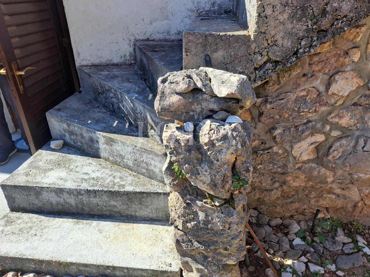 Isola di Krk – casa in pietra da ristrutturare