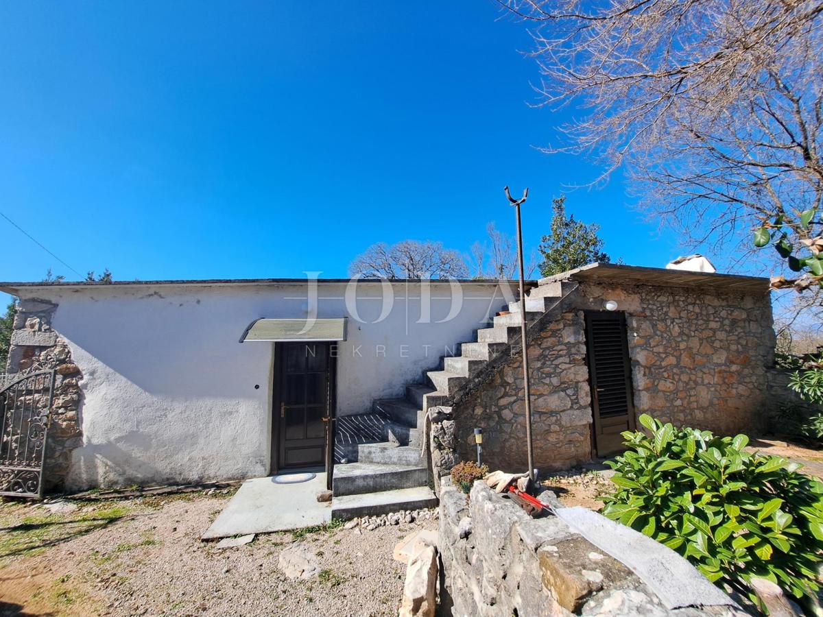 Isola di Krk – casa in pietra da ristrutturare