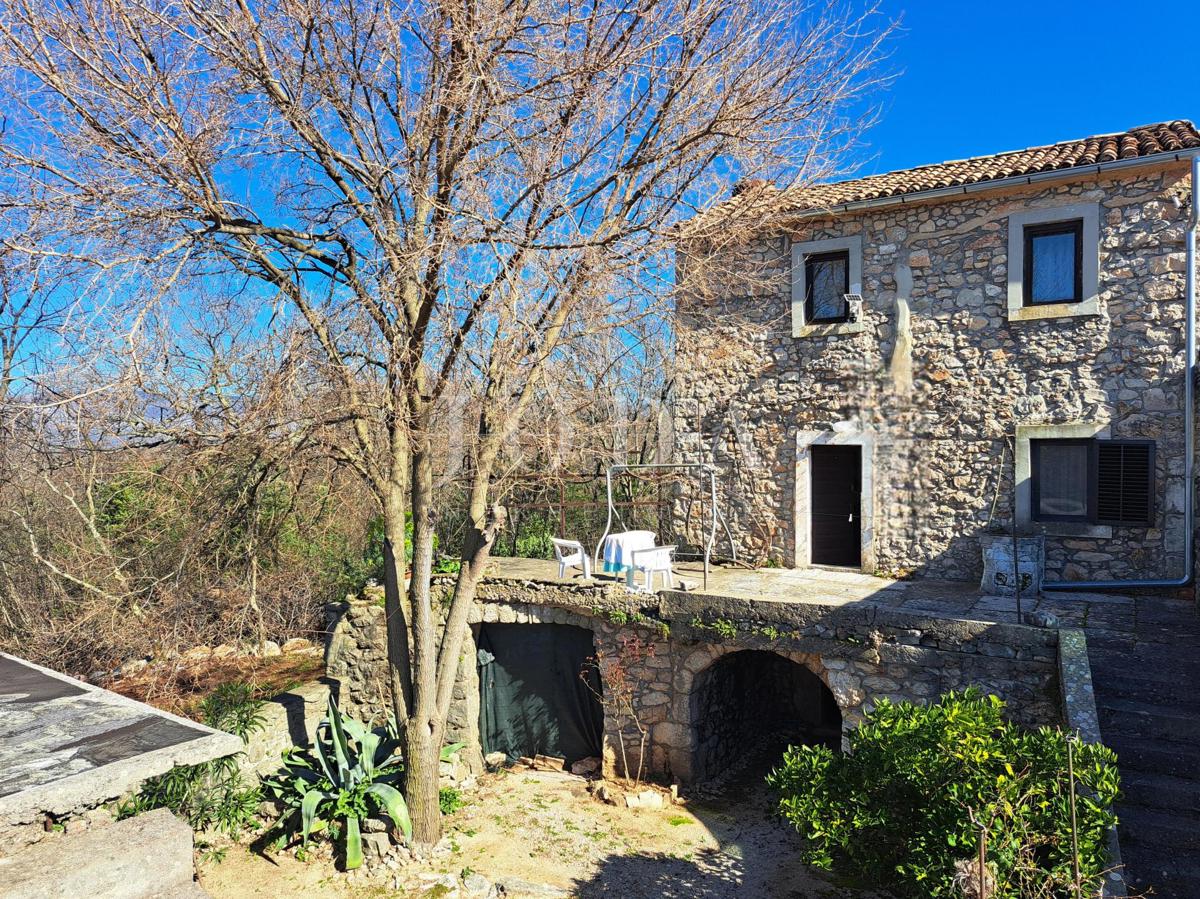 Isola di Krk – casa in pietra da ristrutturare