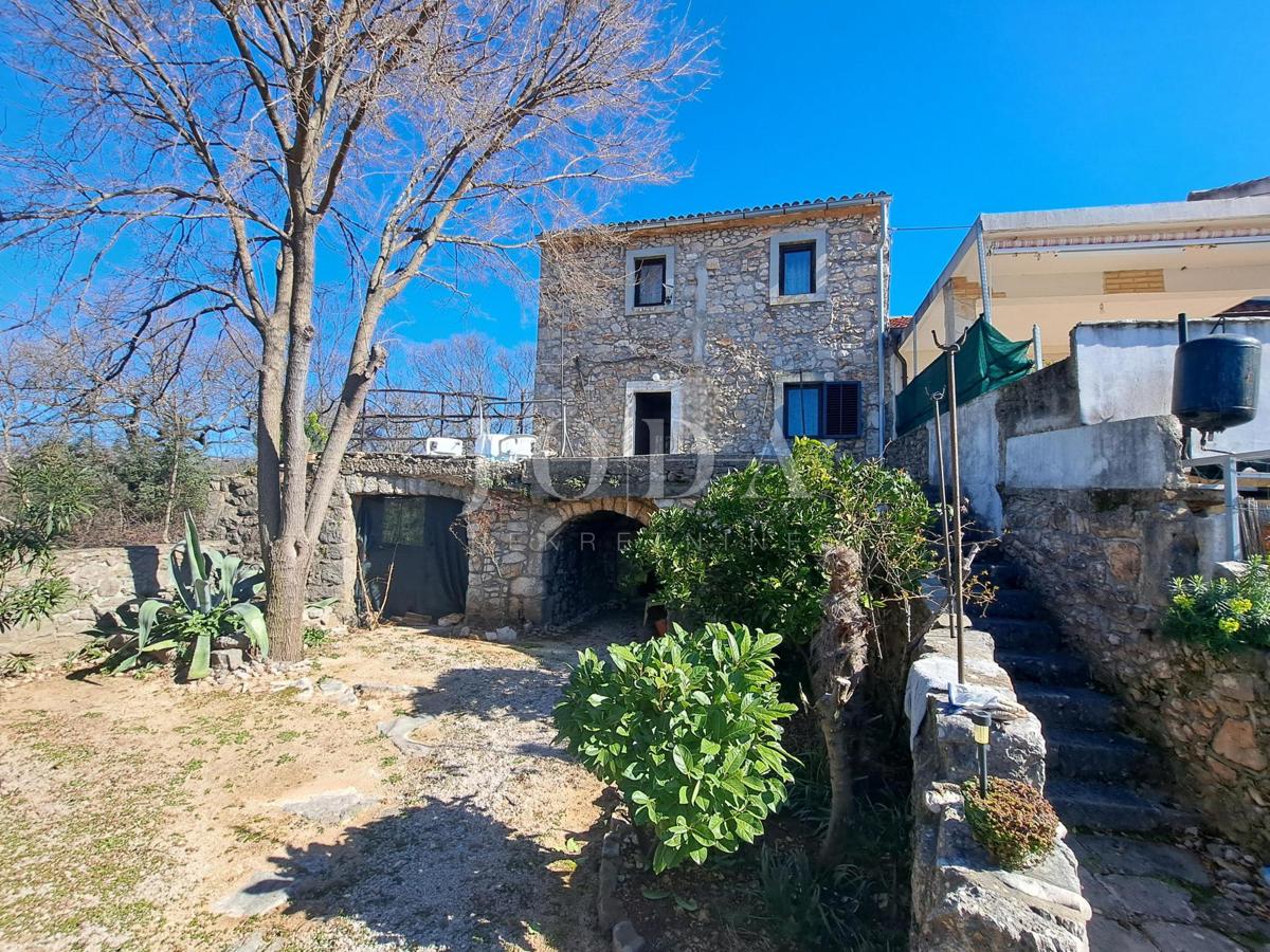 Isola di Krk – casa in pietra da ristrutturare