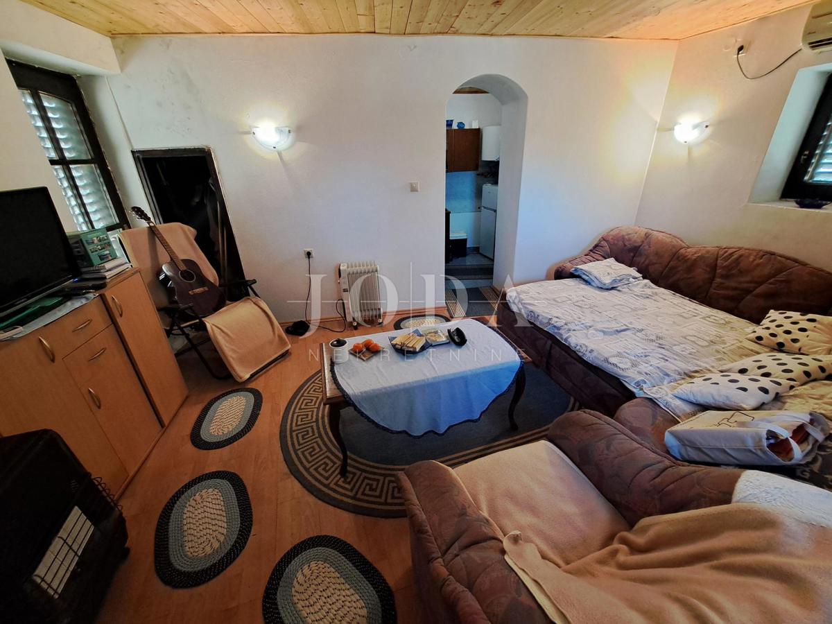 Isola di Krk – casa in pietra da ristrutturare