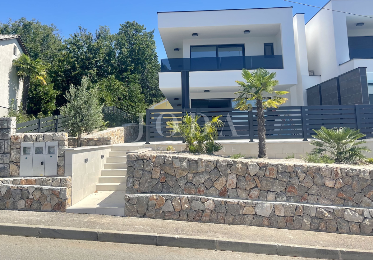 Luxury semi-detached house near the sea with sea view