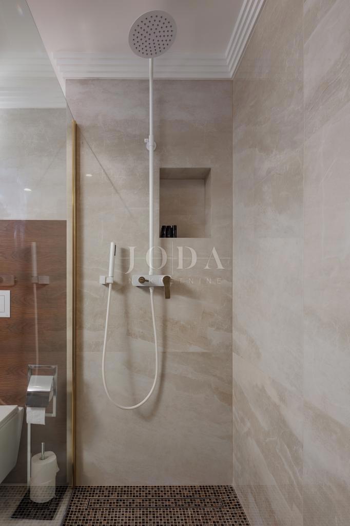 Luxury penthouse with pool and sea view