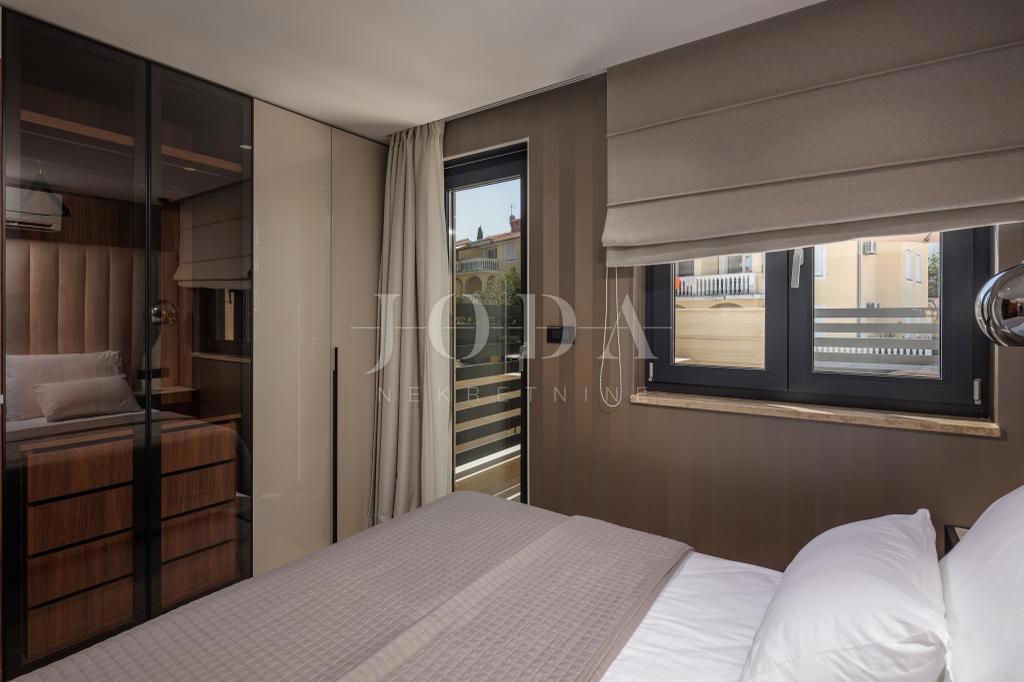 Luxury penthouse with pool and sea view