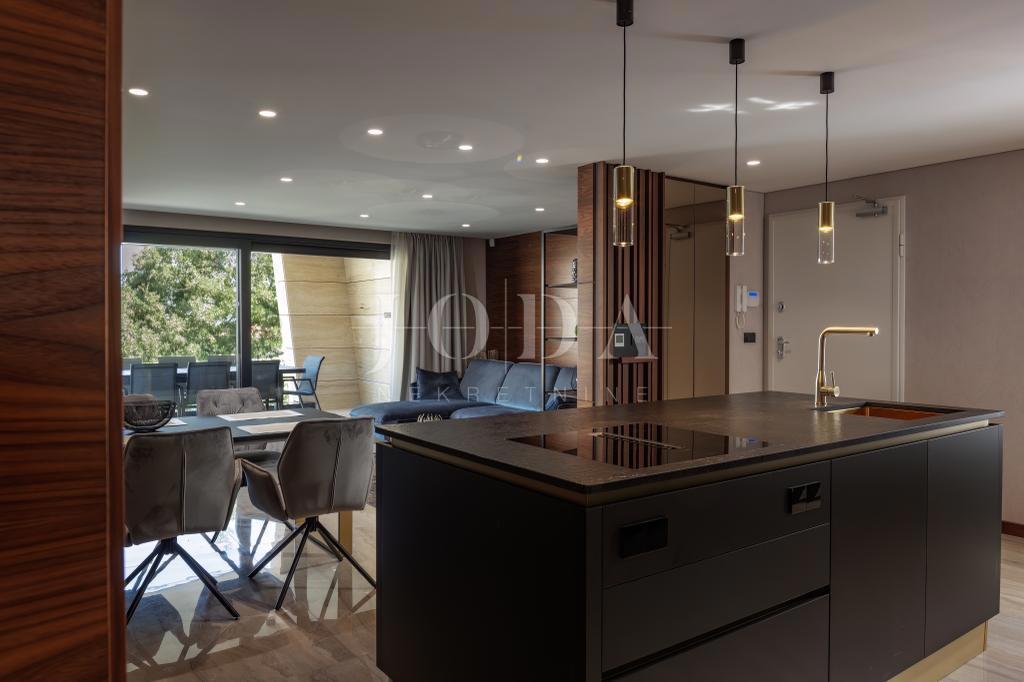 Luxury penthouse with pool and sea view