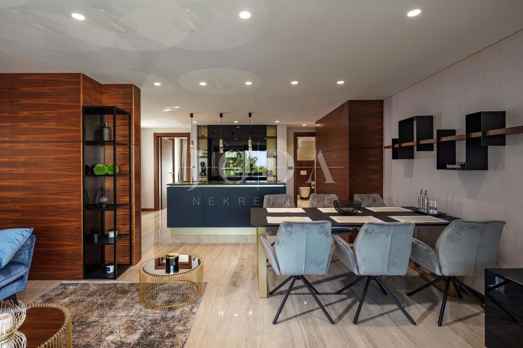 Luxury penthouse with pool and sea view