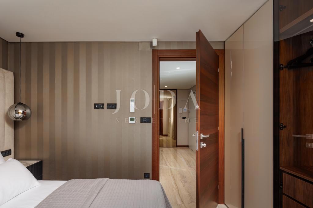 Luxury penthouse with pool and sea view