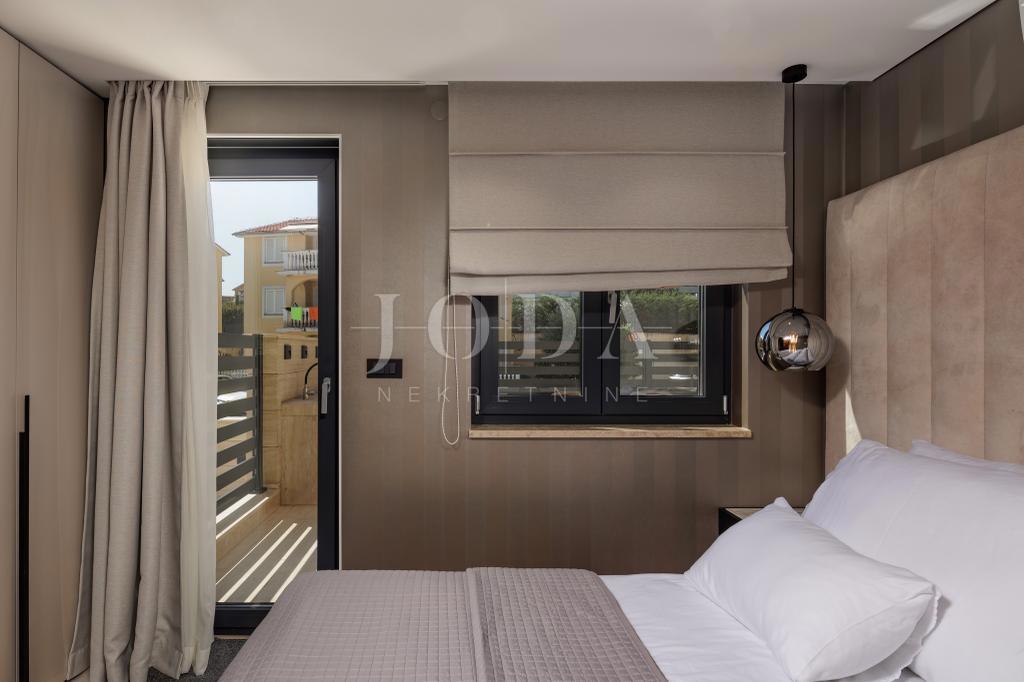 Luxury penthouse with pool and sea view