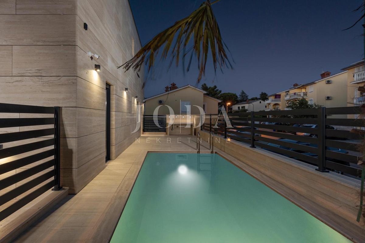 Luxury penthouse with pool and sea view