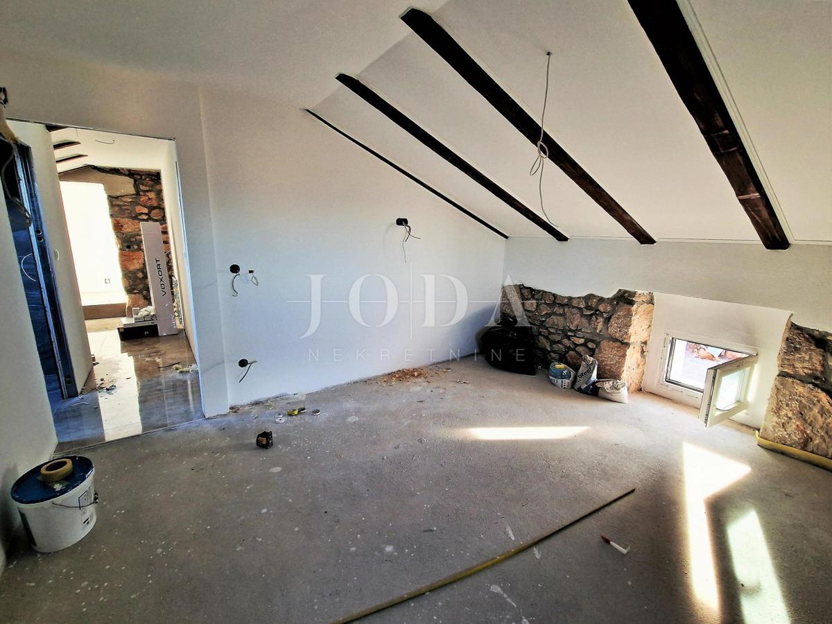 Beautiful semi-detached stone house with a pool, near Dobrinj