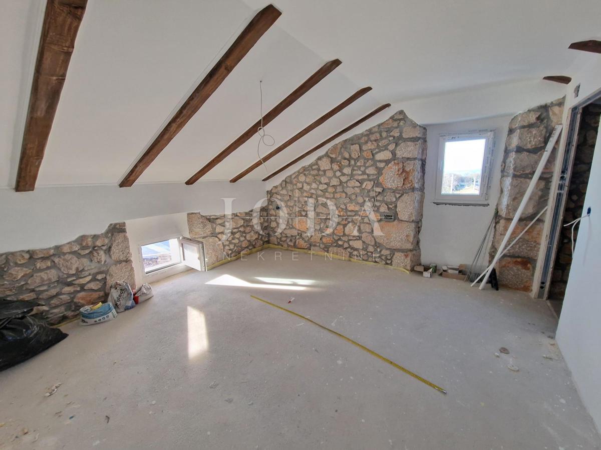 Beautiful semi-detached stone house with a pool, near Dobrinj