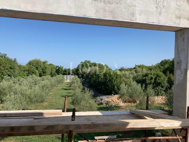 Casa con piscina in posizione tranquilla a Malinska