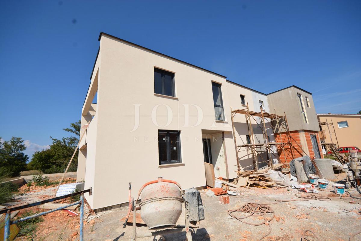 Casa con piscina in posizione tranquilla a Malinska