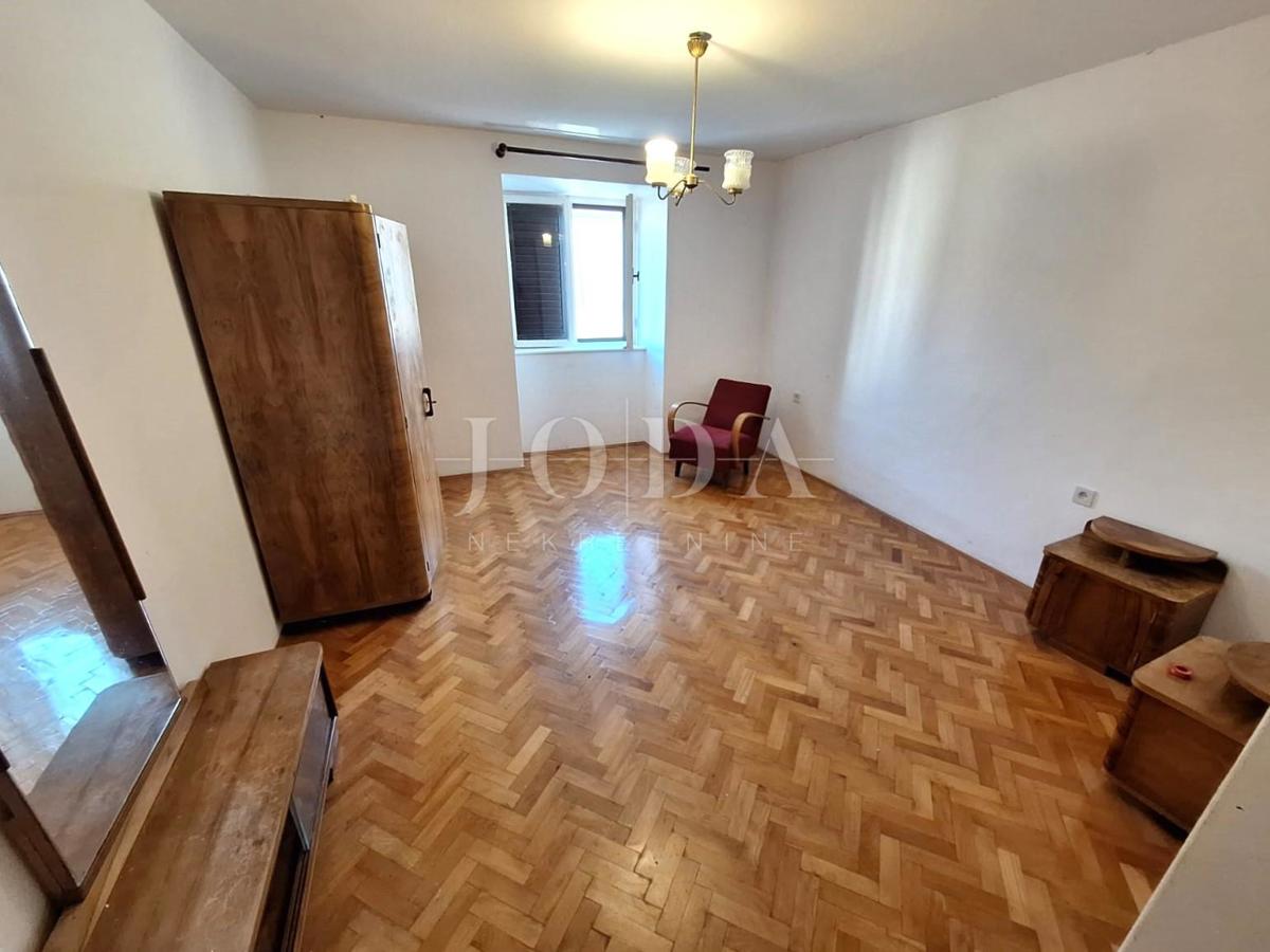 Isola di Krk - grande casa con potenziale in bella posizione