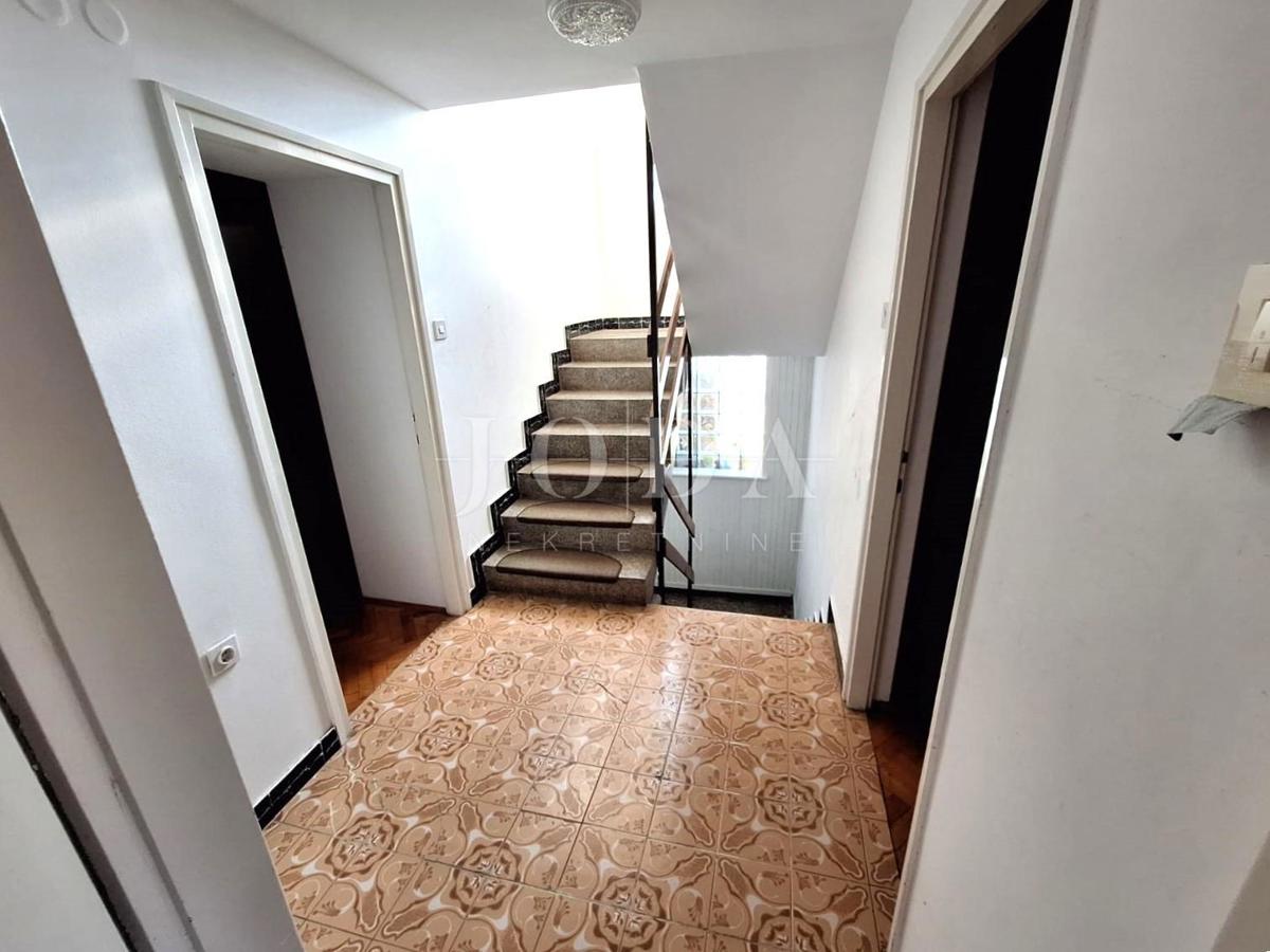 Isola di Krk - grande casa con potenziale in bella posizione