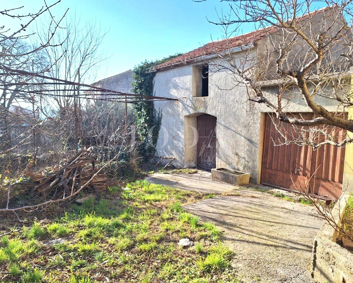 Isola di Krk - grande casa con potenziale in bella posizione