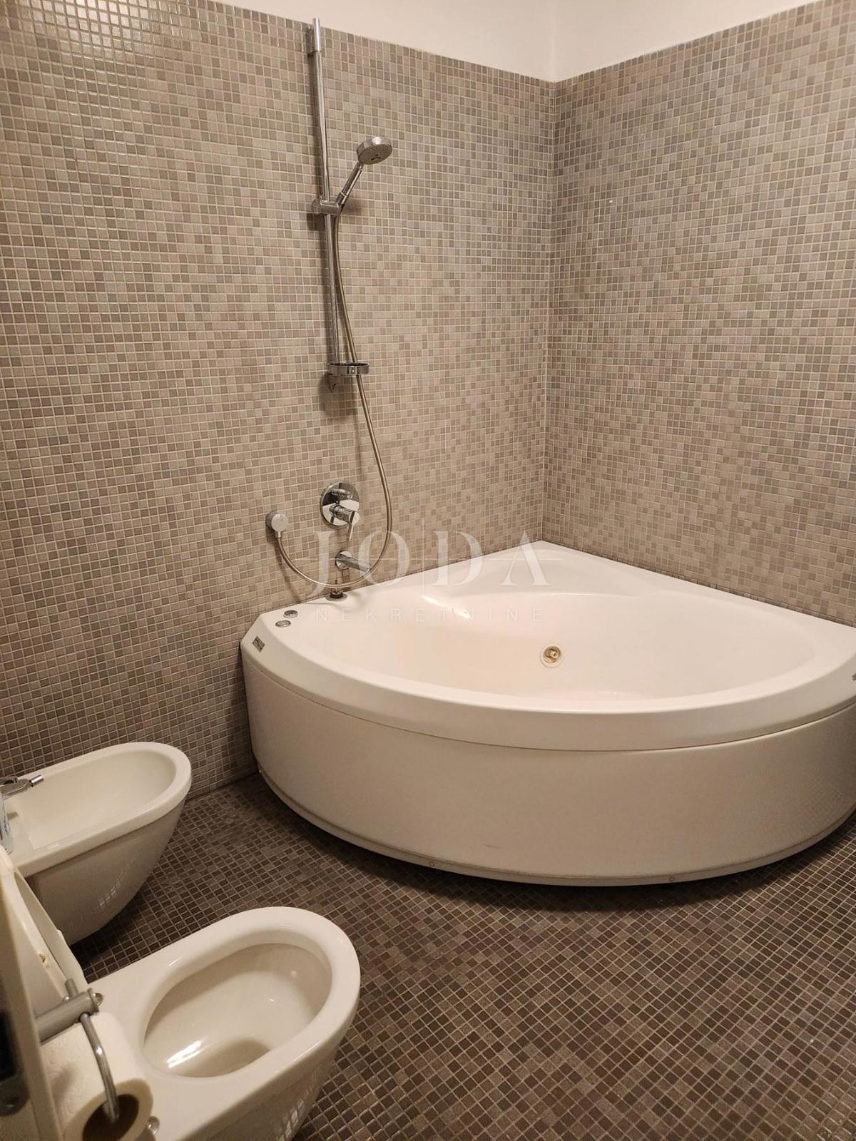 Allogio Centar, Rijeka, 56m2