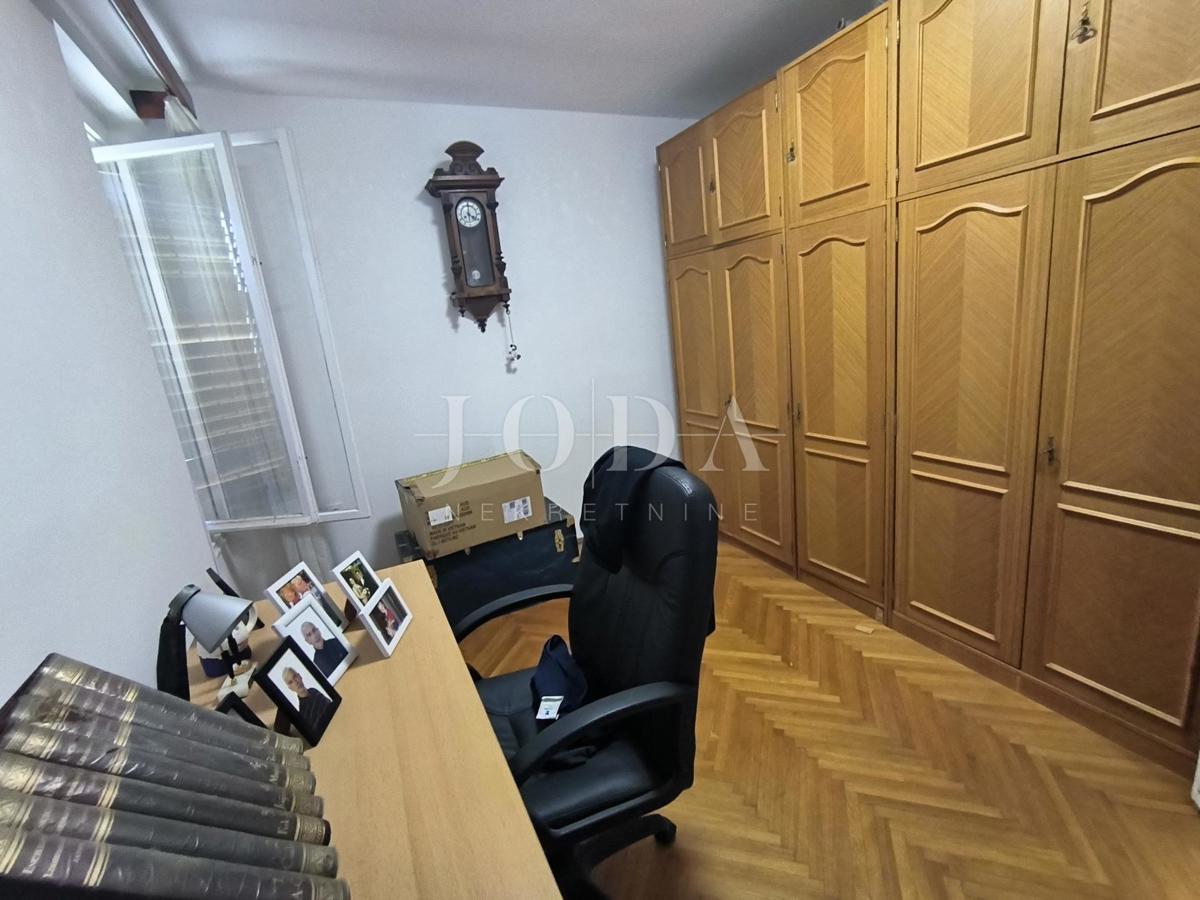 Appartamento a Pećine con ampio balcone