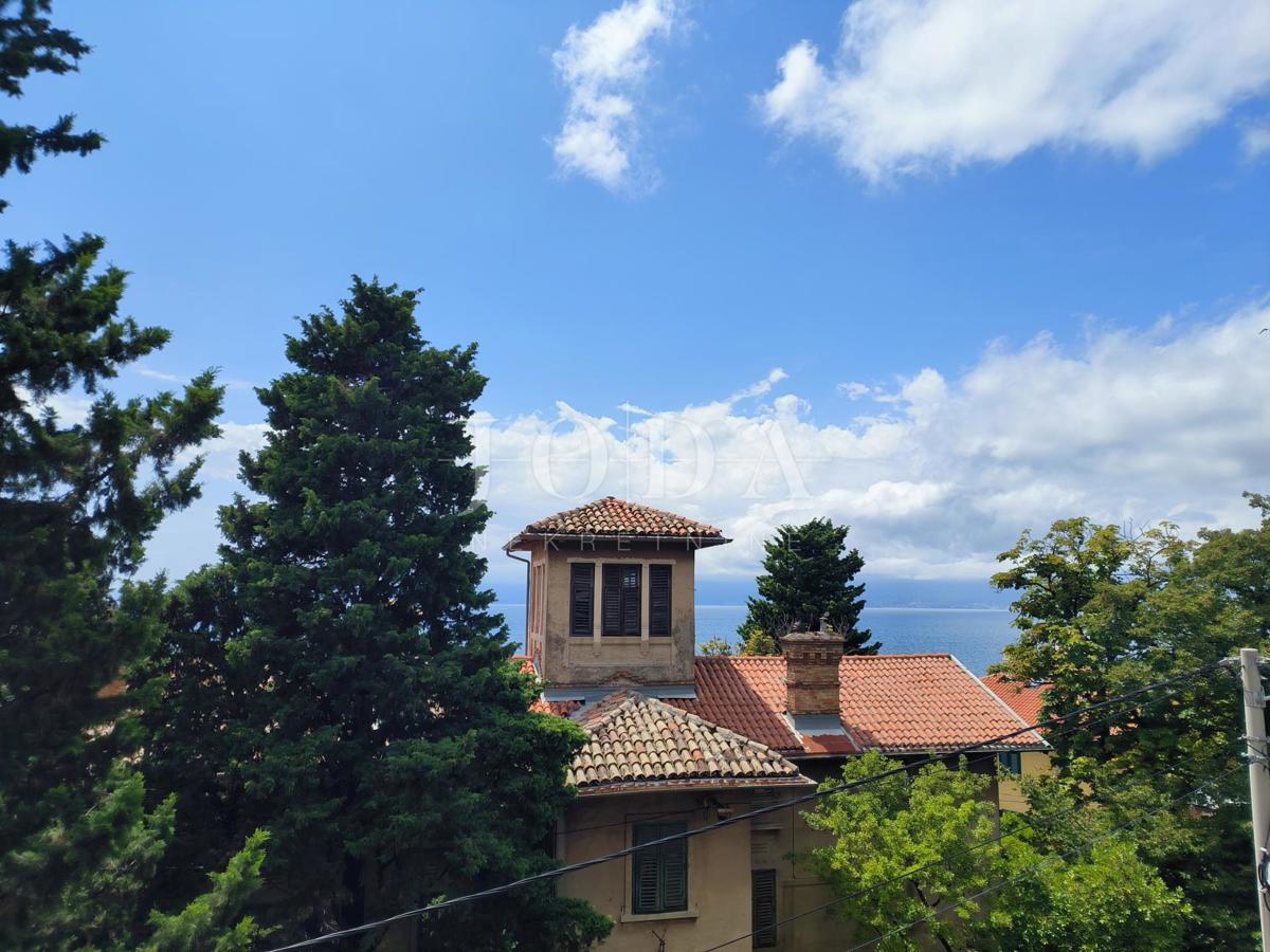 Appartamento a Pećine con ampio balcone