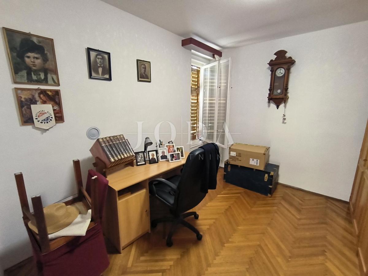 Appartamento a Pećine con ampio balcone