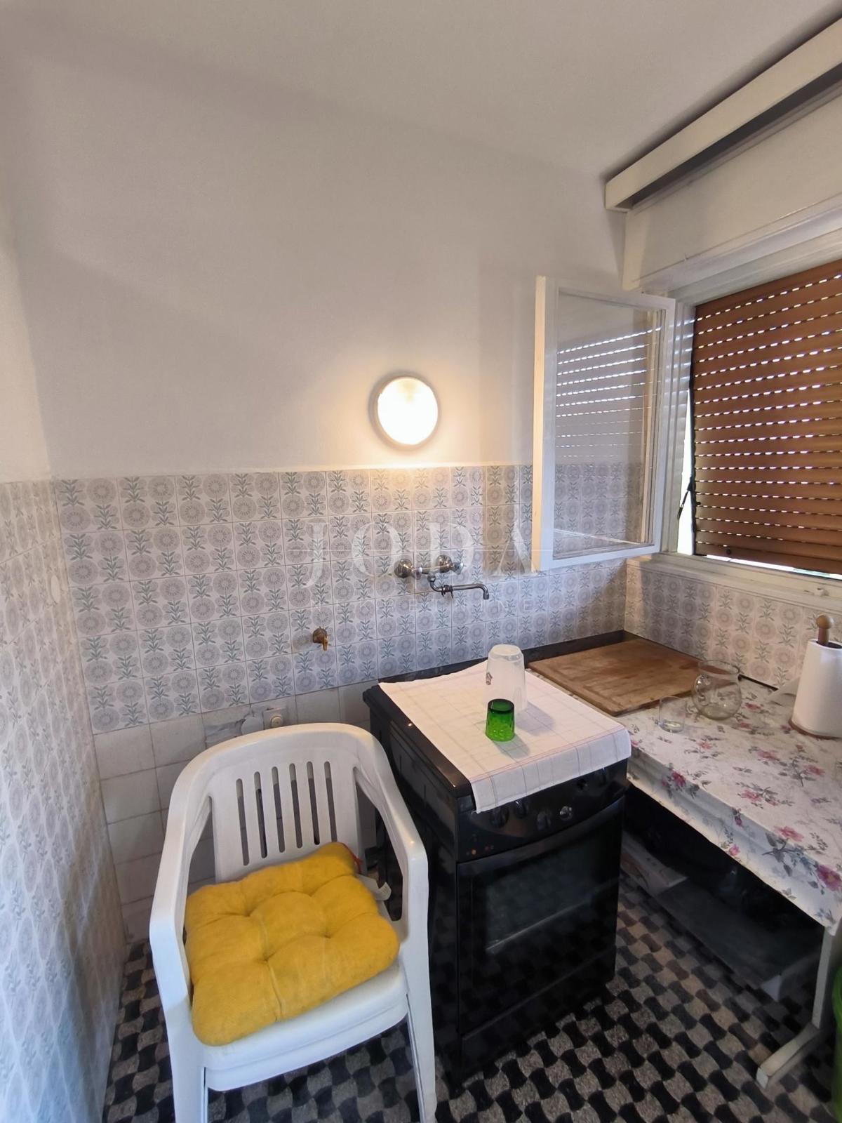 Appartamento a Pećine con ampio balcone