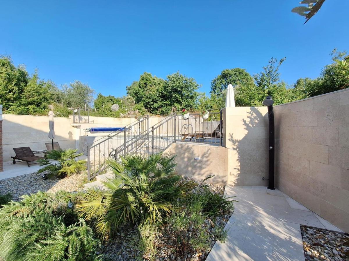 Casa con Piscina in una Zona Tranquilla