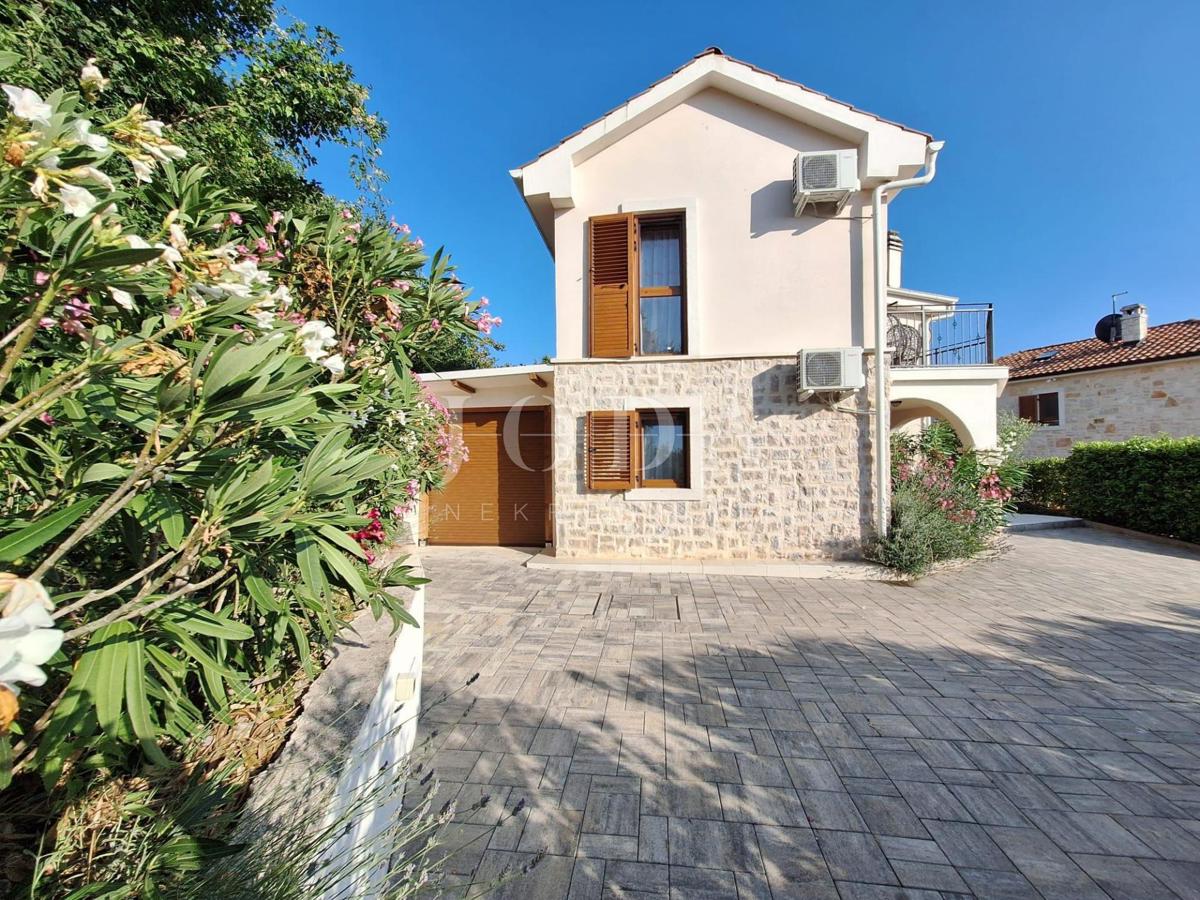 Casa con Piscina in una Zona Tranquilla