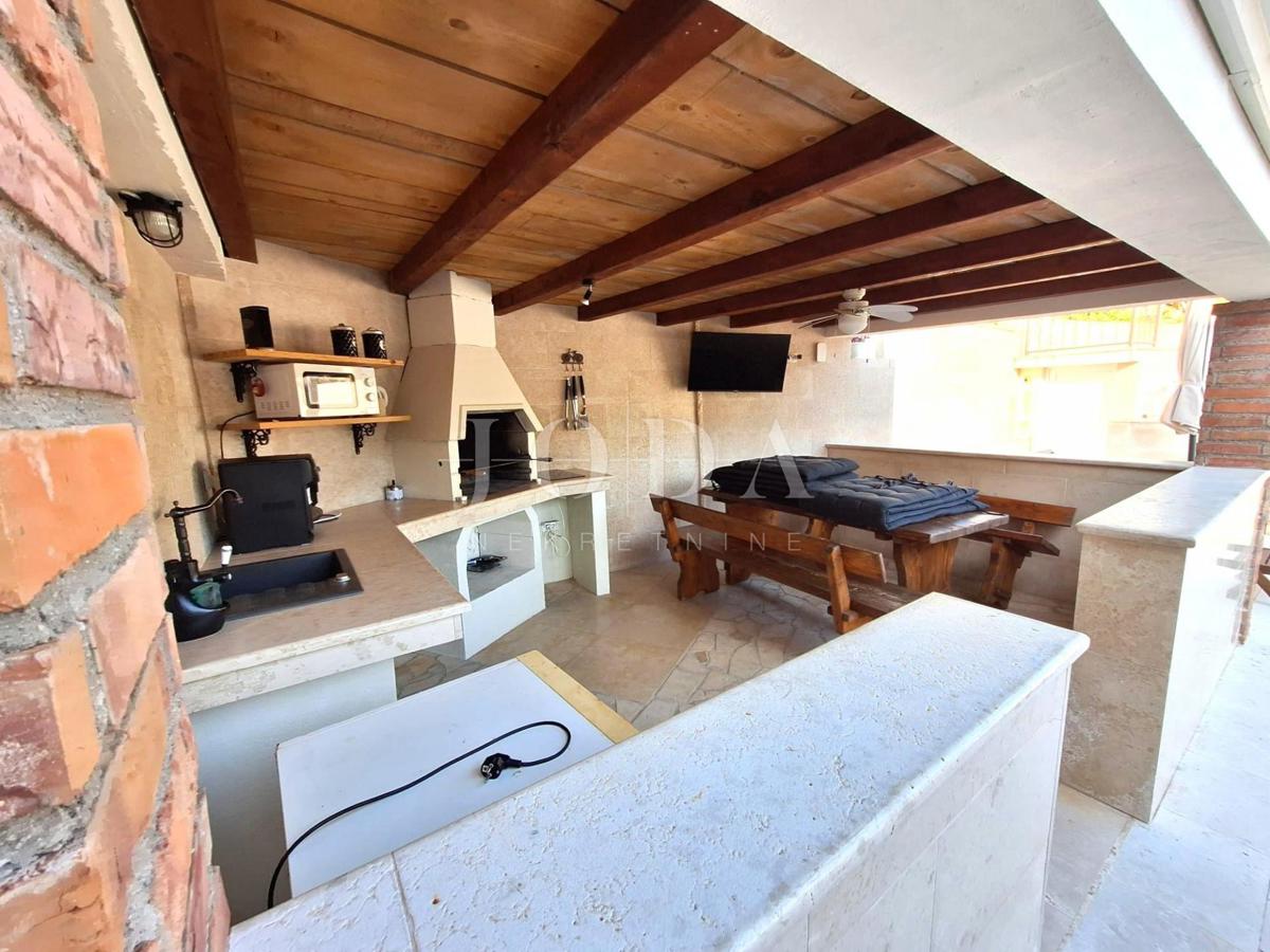 Casa con Piscina in una Zona Tranquilla