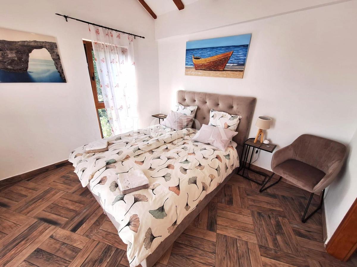 Casa con Piscina in una Zona Tranquilla