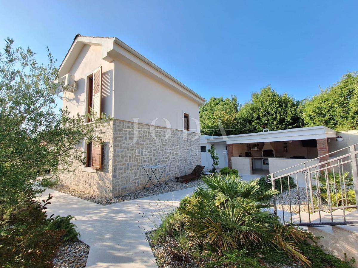 Casa con Piscina in una Zona Tranquilla