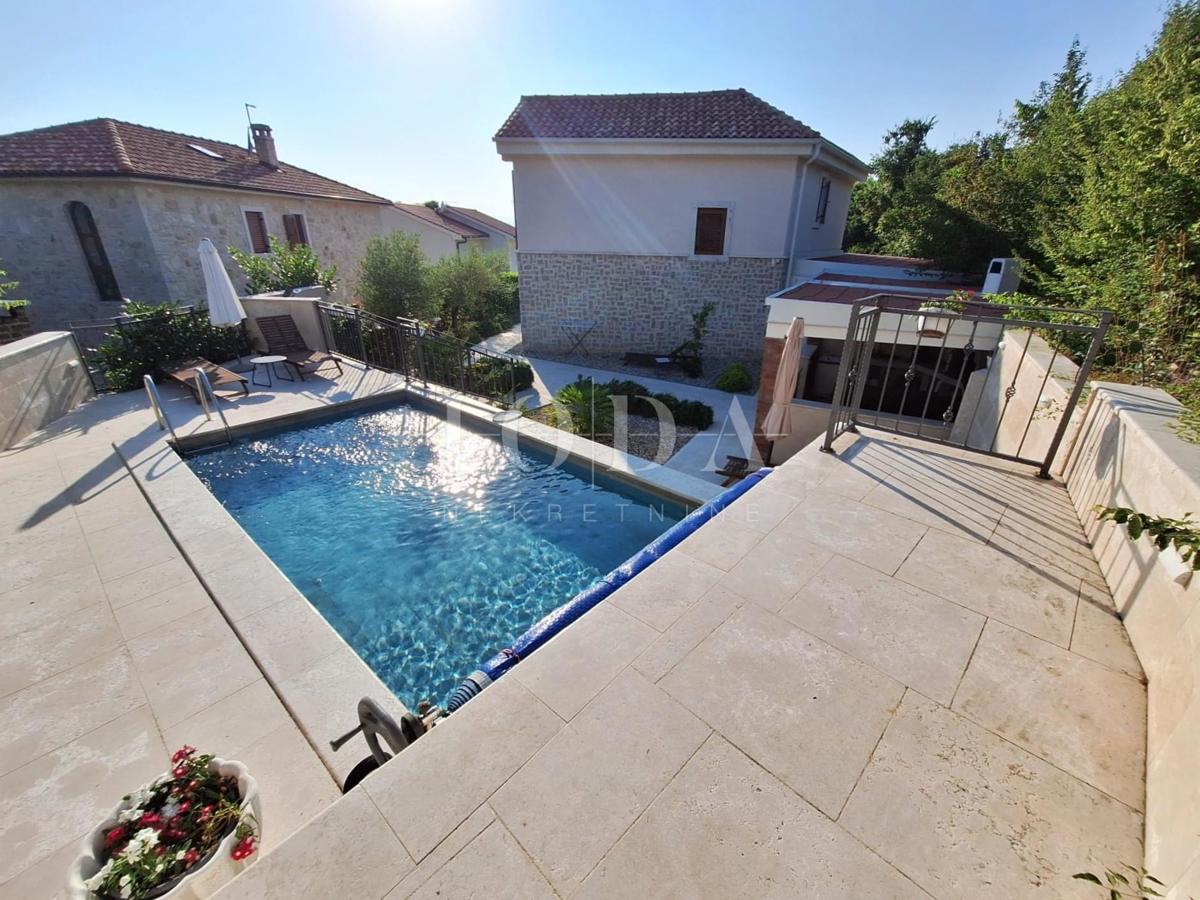 Casa con Piscina in una Zona Tranquilla