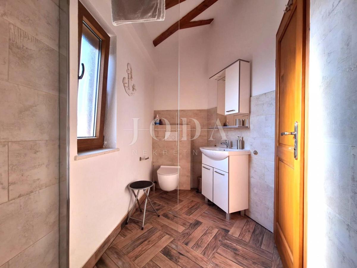 Casa con Piscina in una Zona Tranquilla