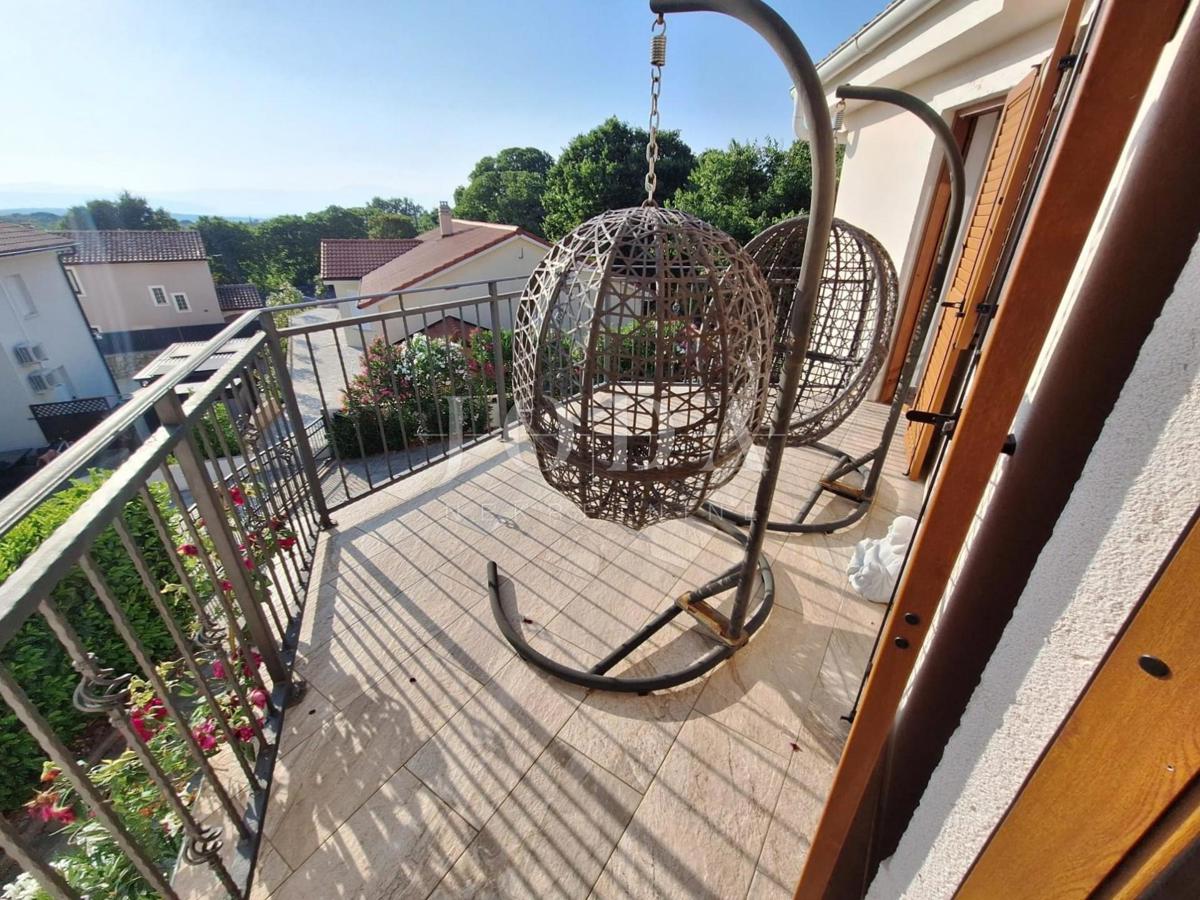 Casa con Piscina in una Zona Tranquilla