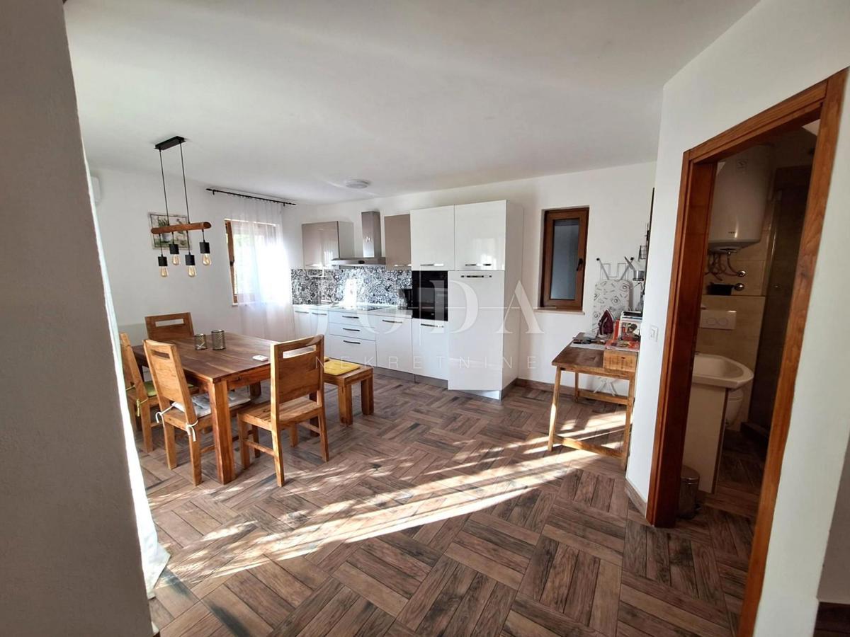 Casa con Piscina in una Zona Tranquilla