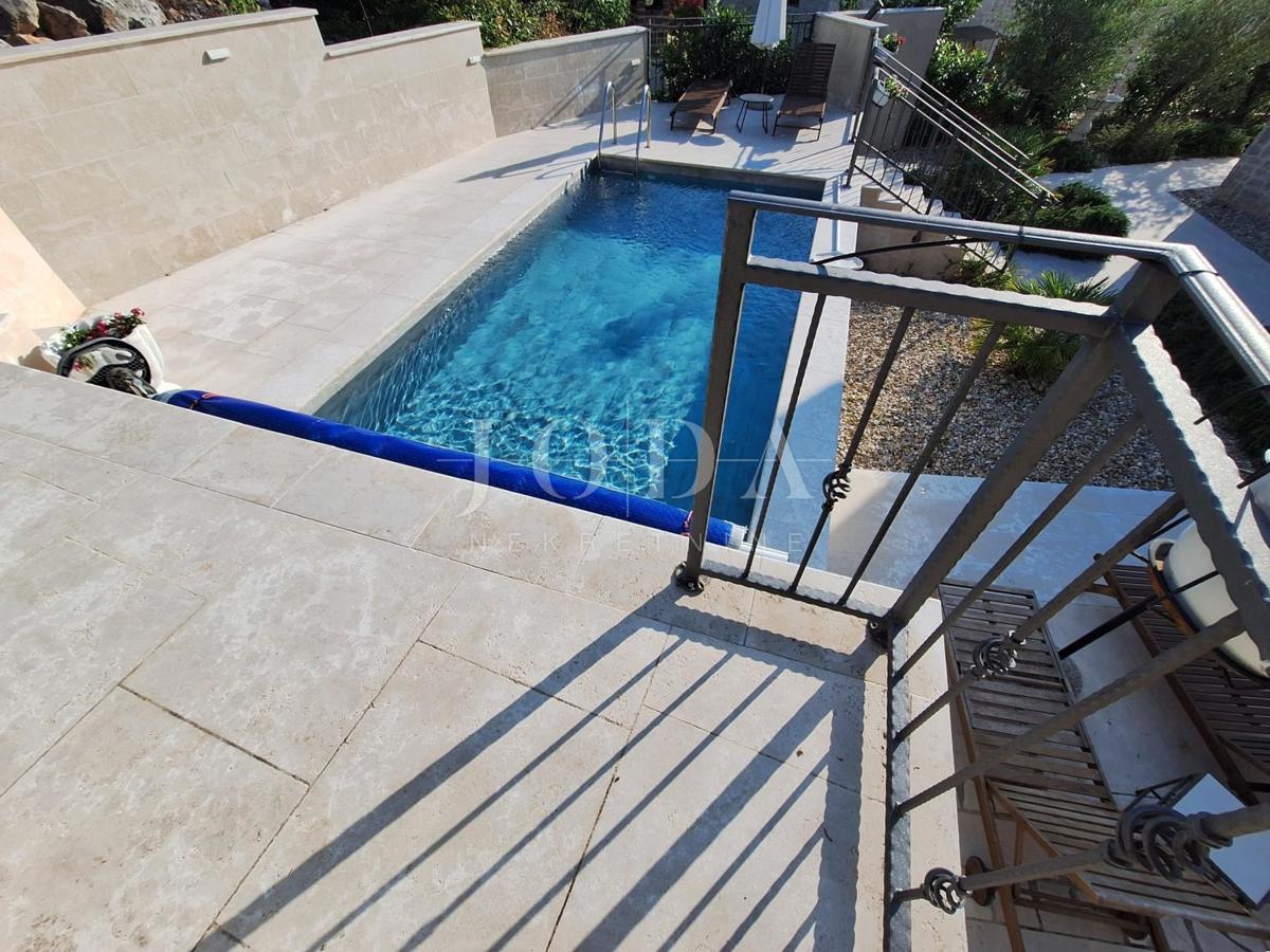 Casa con Piscina in una Zona Tranquilla