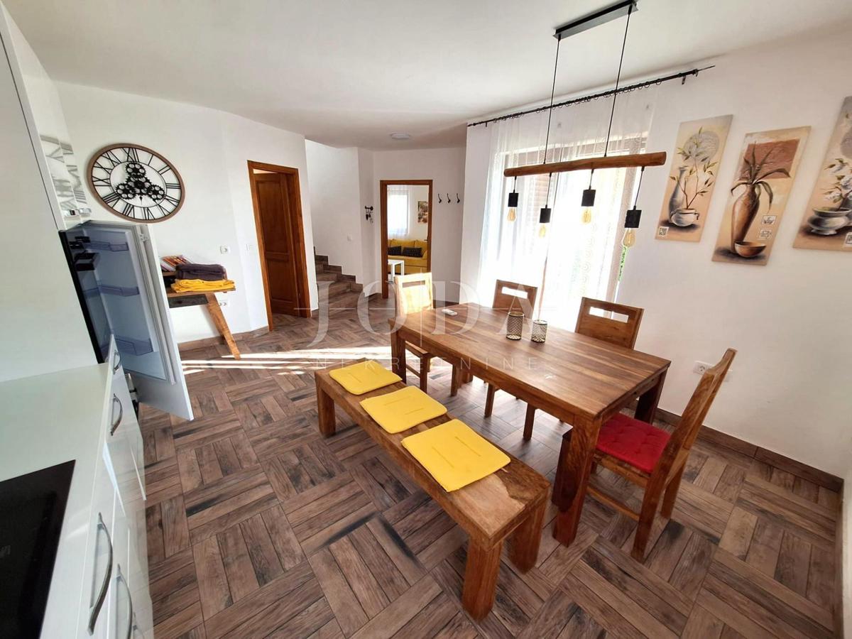 Casa con Piscina in una Zona Tranquilla