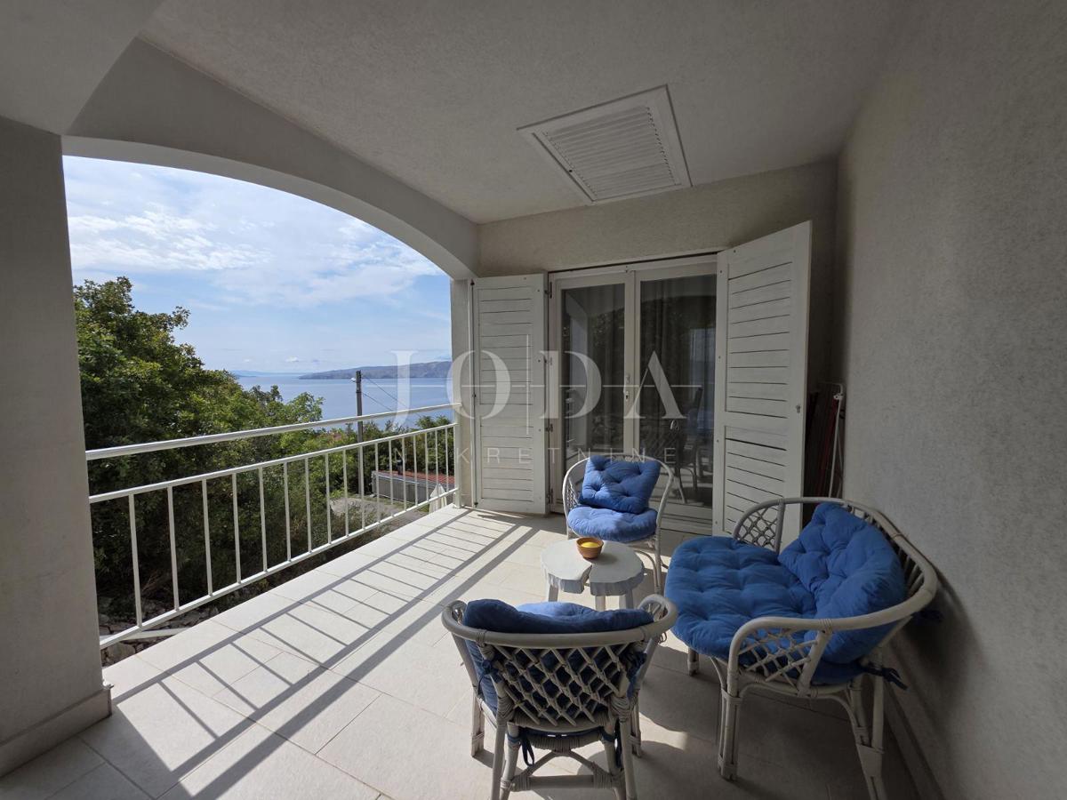 Senj, casa con due appartamenti e una splendida vista mare