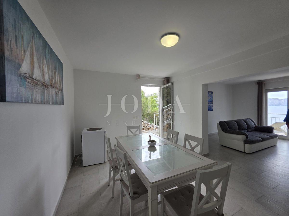 Senj, casa con due appartamenti e una splendida vista mare