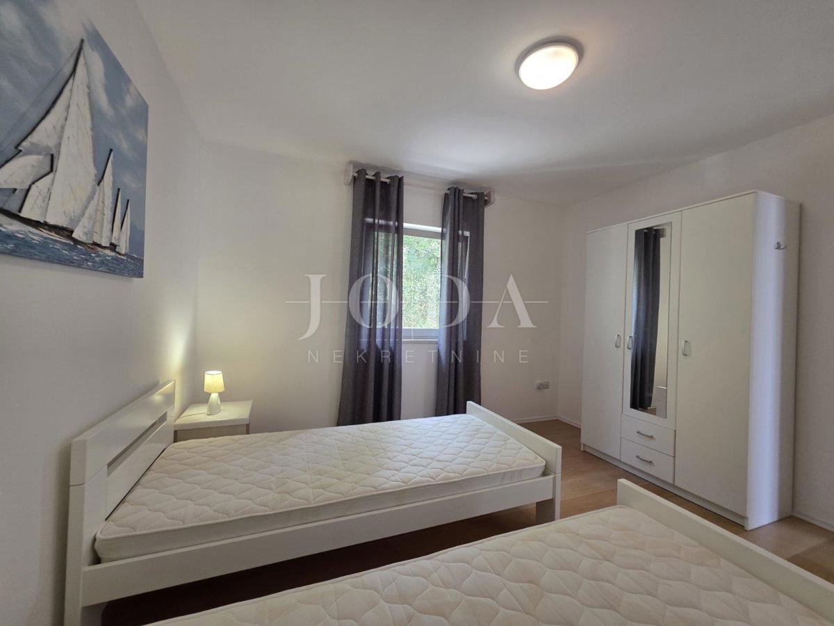 Senj, casa con due appartamenti e una splendida vista mare