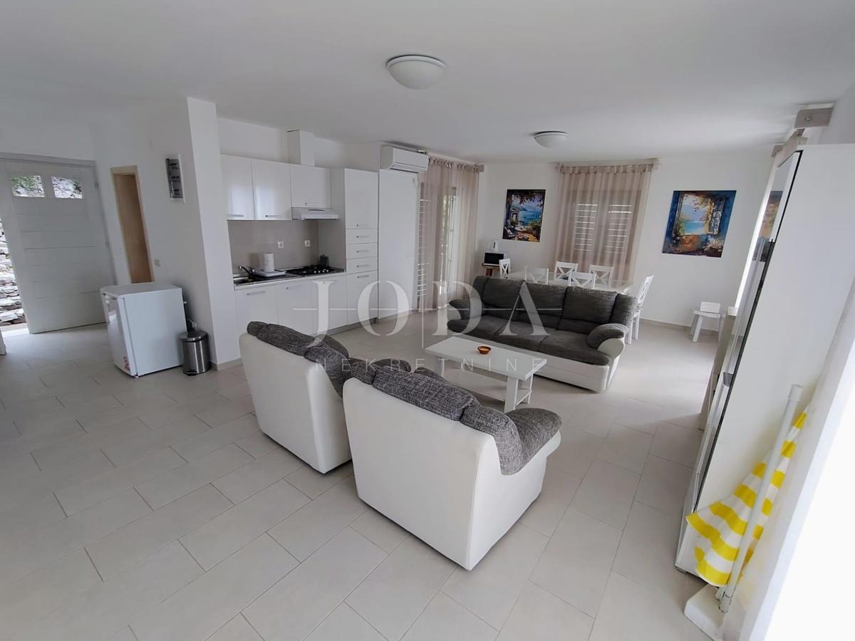 Senj, casa con due appartamenti e una splendida vista mare