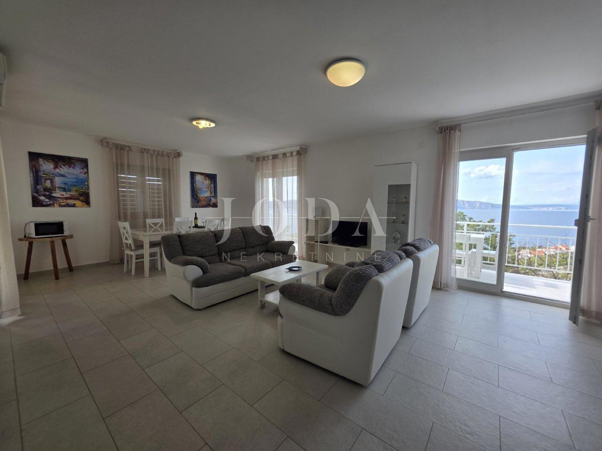 Senj, casa con due appartamenti e una splendida vista mare