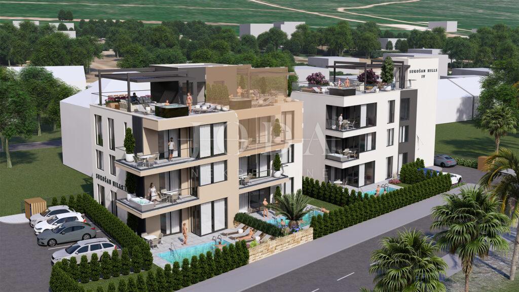 Appartamento di cinque stanze con loggia e terrazza sul tetto