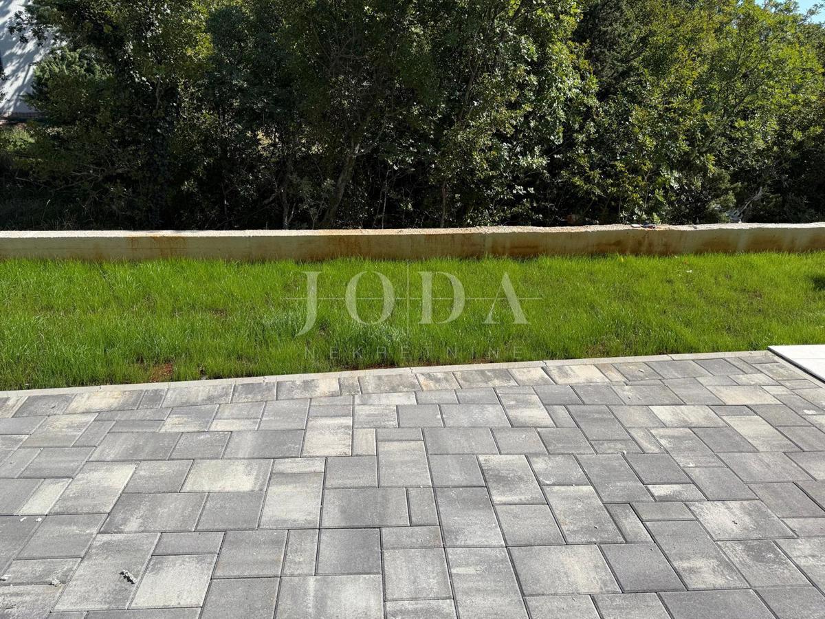 Jadranovo: case di nuova costruzione in fila