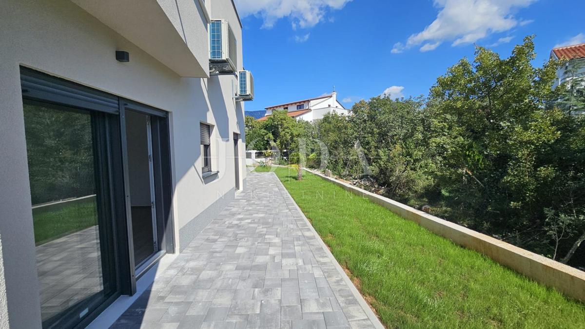 Jadranovo: case di nuova costruzione in fila