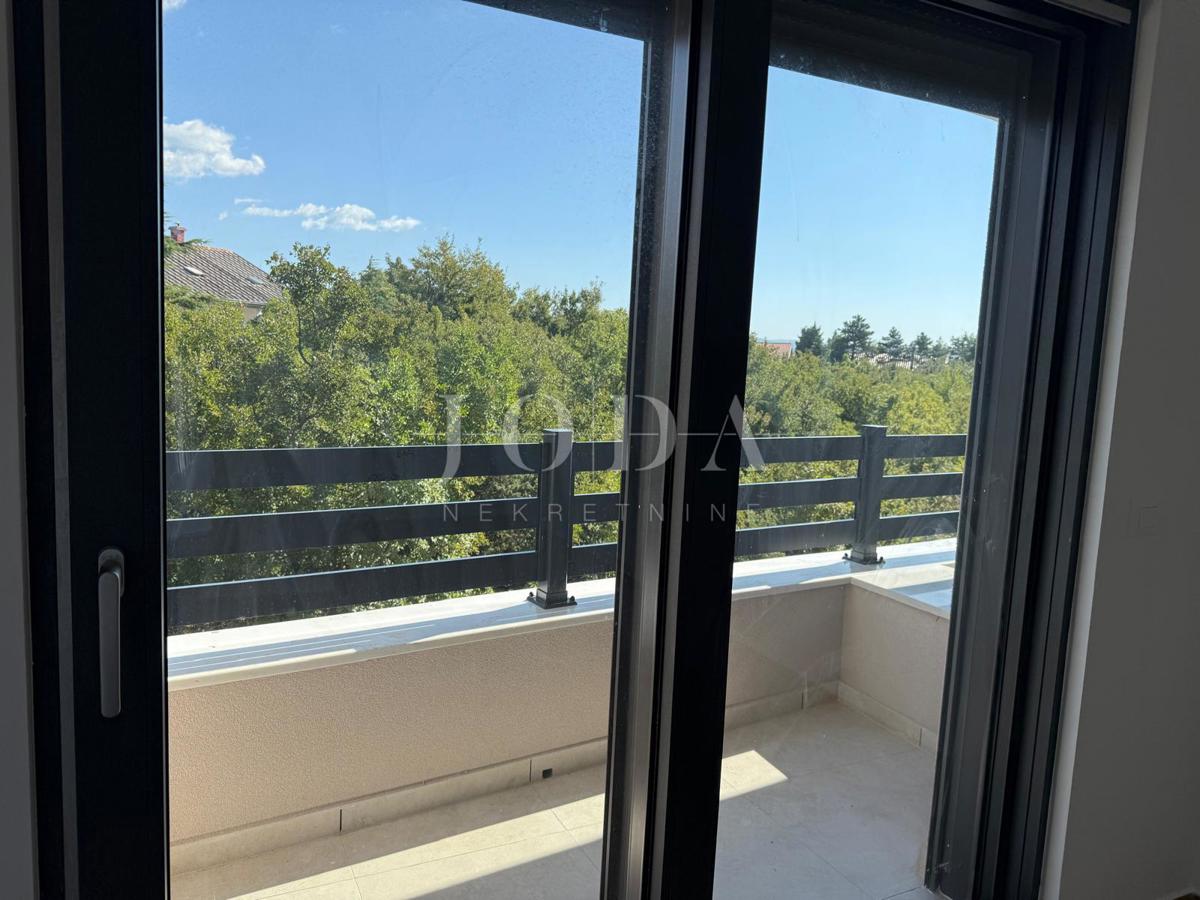 Jadranovo: case di nuova costruzione in fila